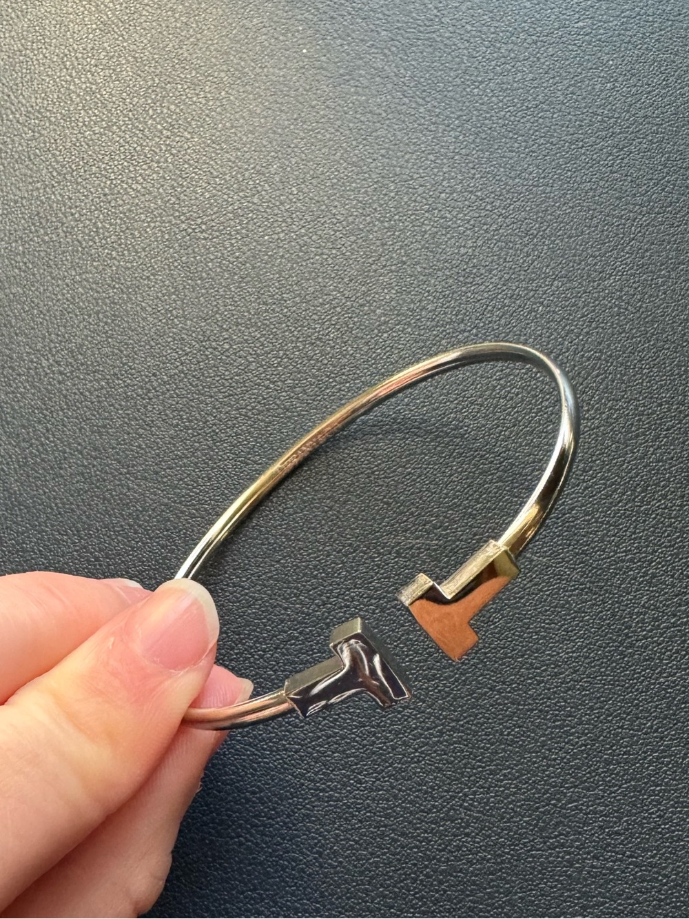 T narrow wire bangle - Picture 2 of 5
